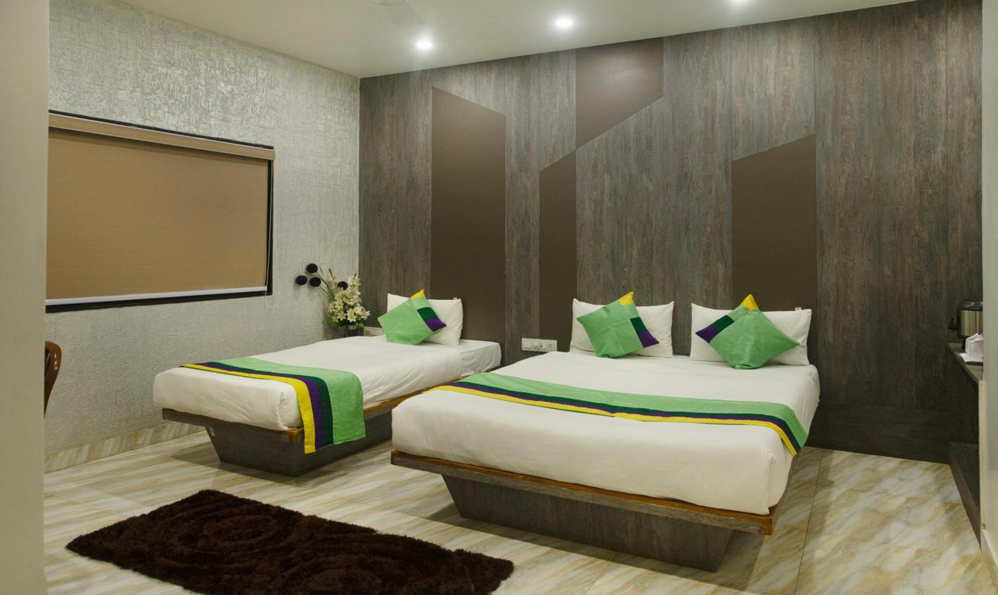 Hotel Treebo Urban, 1 Km From Railway Station Surat Exterior foto