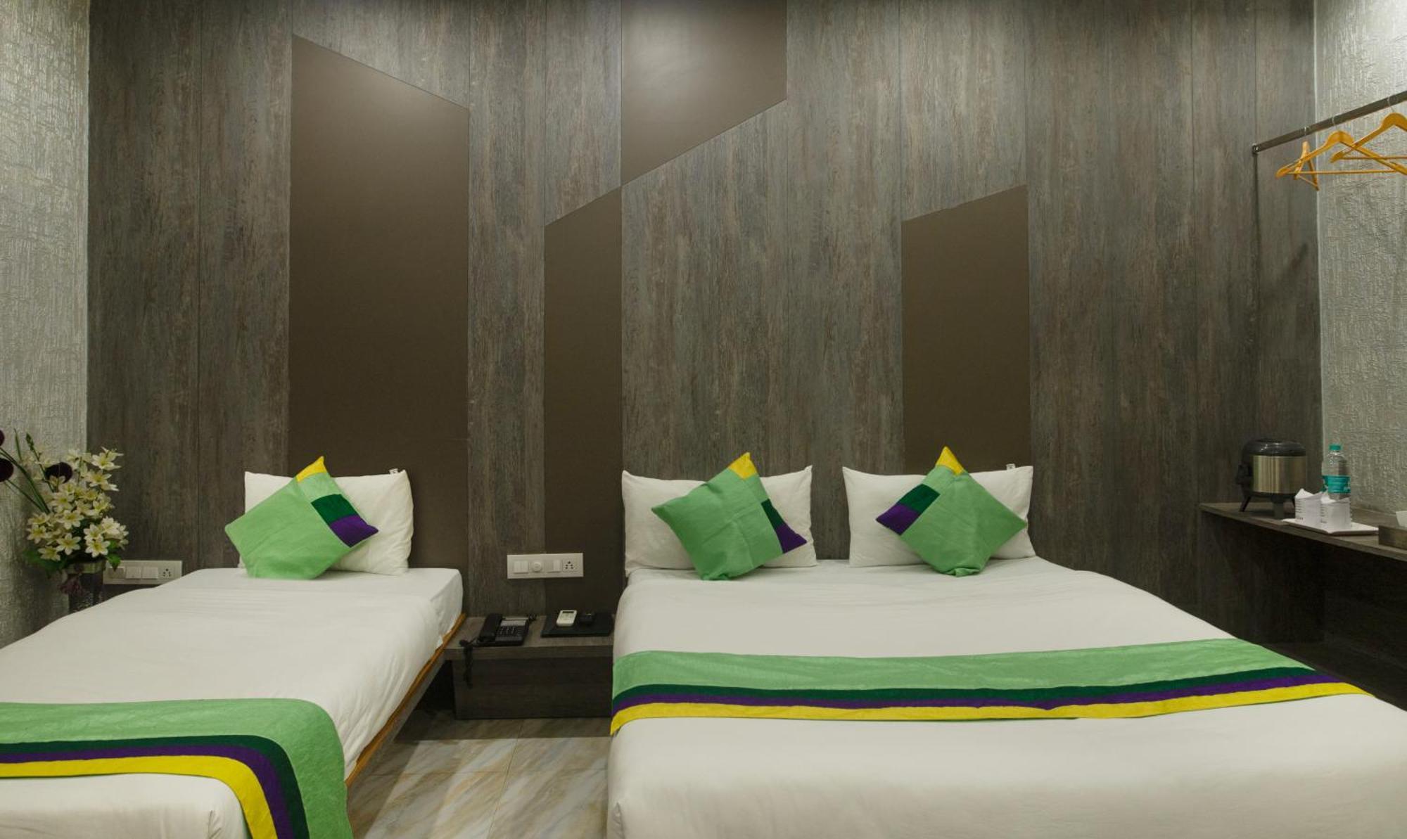 Hotel Treebo Urban, 1 Km From Railway Station Surat Exterior foto