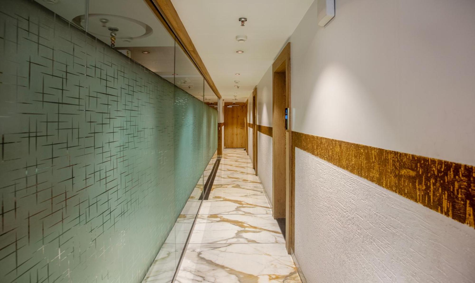 Hotel Treebo Urban, 1 Km From Railway Station Surat Exterior foto
