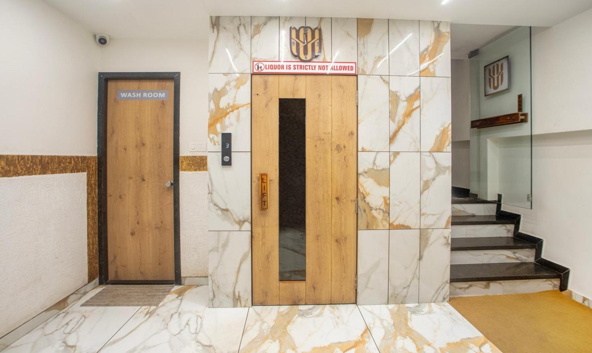 Hotel Treebo Urban, 1 Km From Railway Station Surat Exterior foto