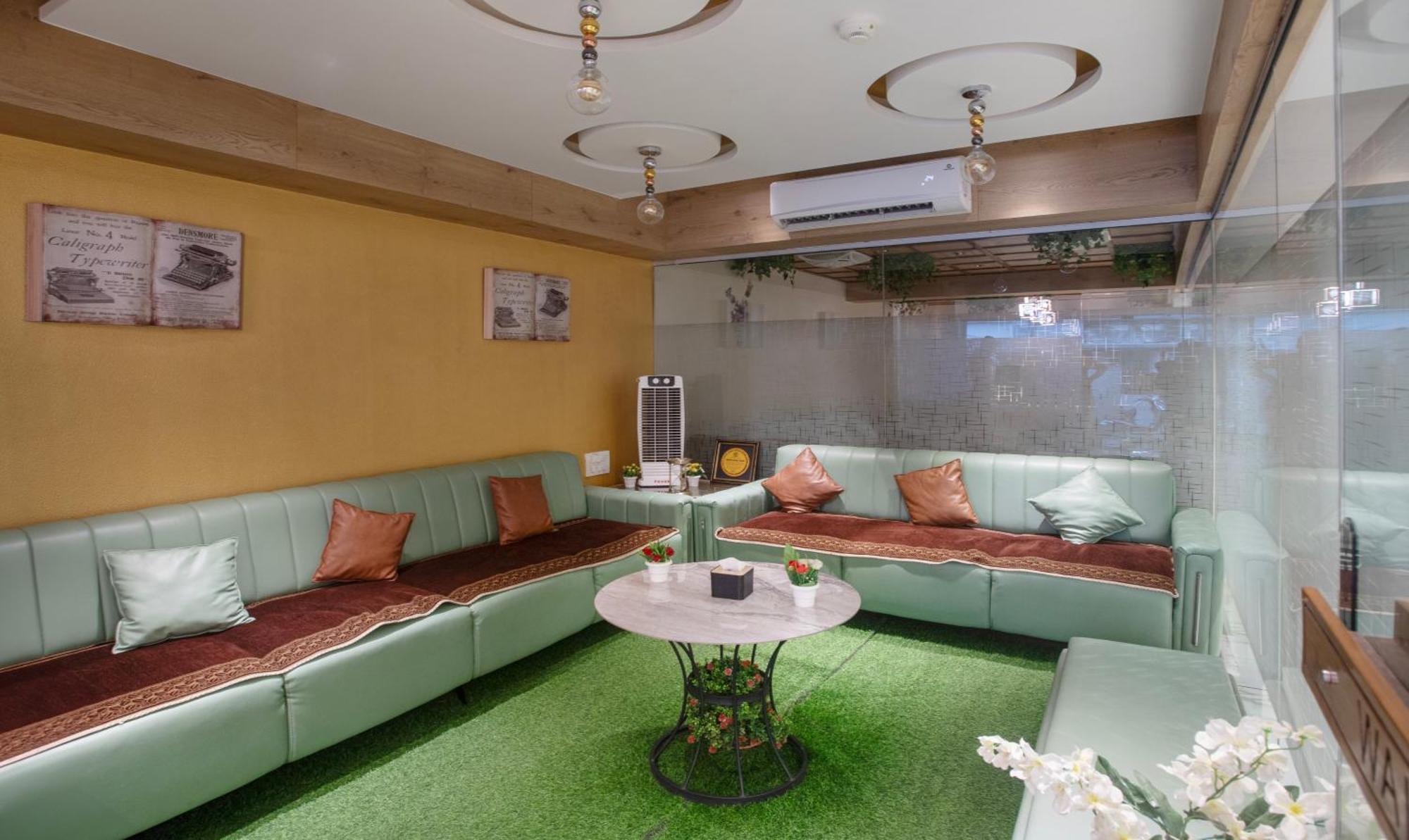 Hotel Treebo Urban, 1 Km From Railway Station Surat Exterior foto